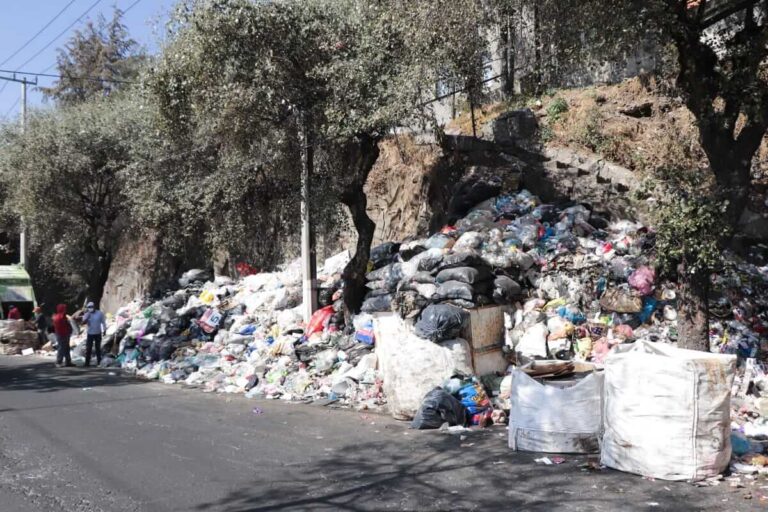 Continúa retiro de basura en calles de Toluca