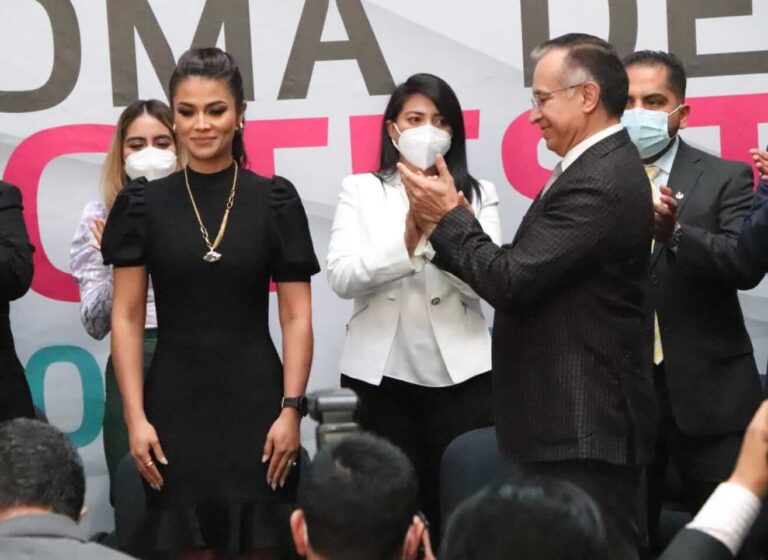 Viridiana Rodríguez toma protesta como presidenta honorífica del DIF Toluca