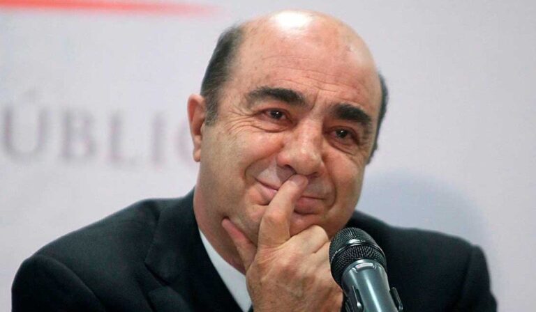 UIF investiga al exprocurador Murillo Karam por fraude, tráfico de influencias y lavado de dinero