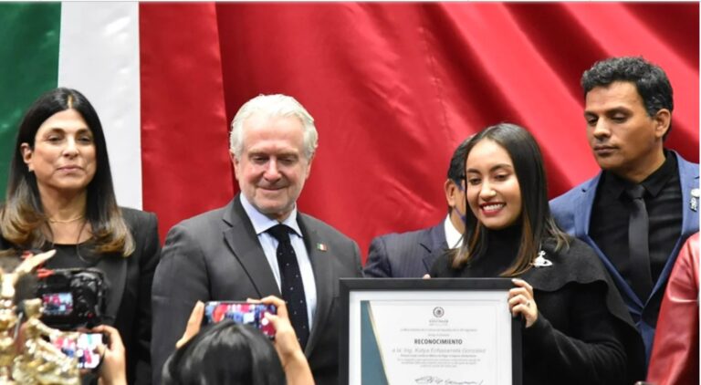 Astronauta mexicana urge a legislar en materia espacial