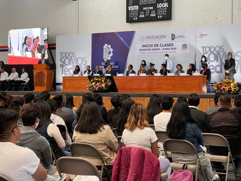 Fernando Flores abandera el inicio de clases del Instituto Tecnológico de Toluca
