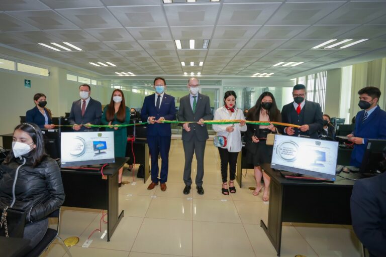 Estudiantes de UAEMéx en Atlacomulco son beneficiados con renovación de 100 equipos de cómputo