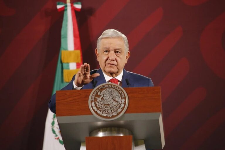 “Mantenidos…buenos para nada”, AMLO carga contra el INE de nuevo