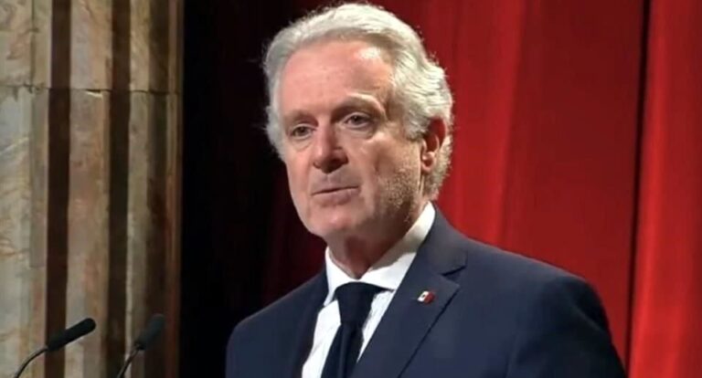 Morena critica al panista Santiago Creel por “discurso de la unidad” durante conmemoración de la Constitución