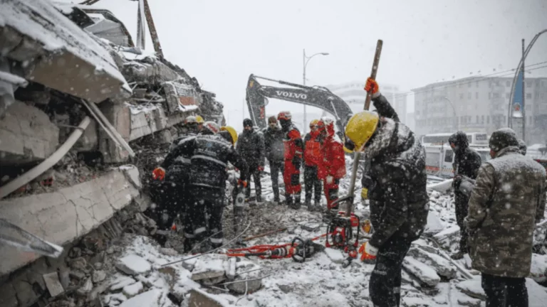 Con más rescatistas ayudando, sube a 19 mil la cifra de muertos por terremotos en Turquía y Siria