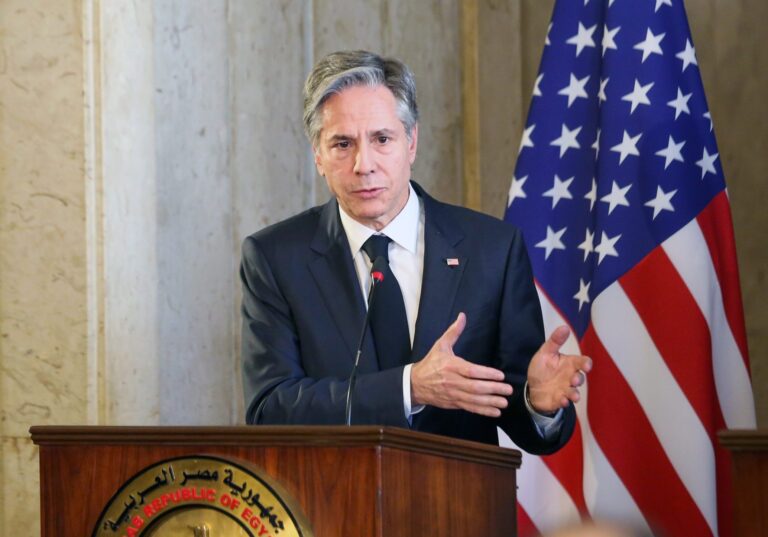 Antony Blinken pide a Lavrov terminar guerra en Ucrania