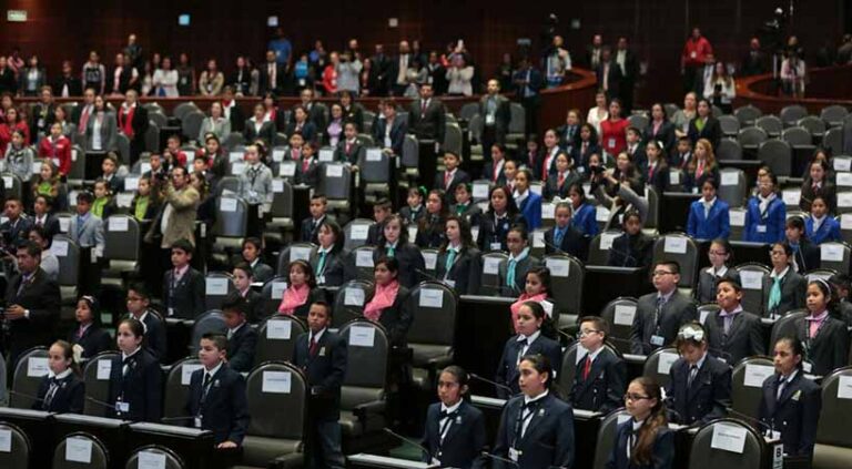 Desde la cámara de diputados, niños exigen alto al bullying
