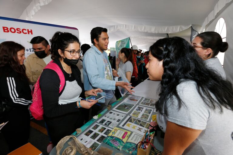 UAEMéx vincula al alumnado universitario con empleadores