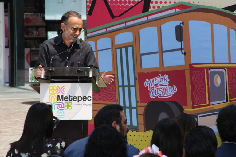 Inaugura Fernando Flores el Tranvía de Metepec