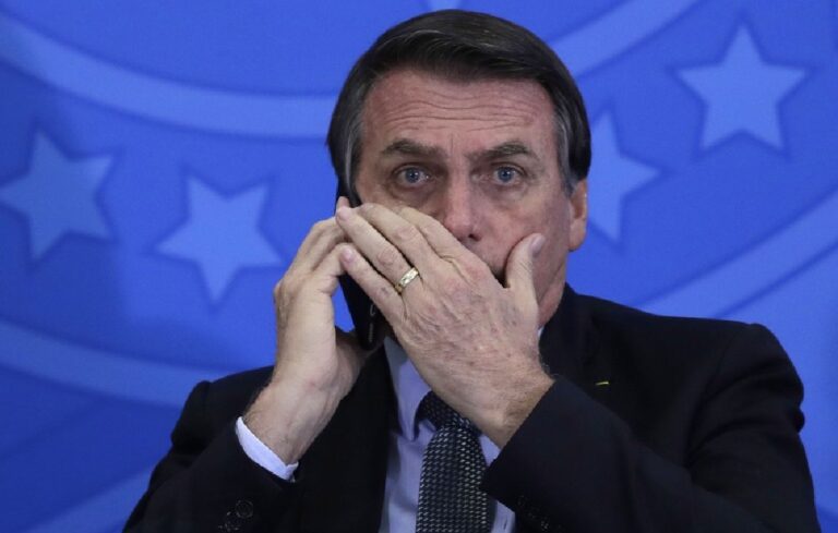 Bolsonaro se disculpa por divulgar desinformación sobre las vacunas anticovid