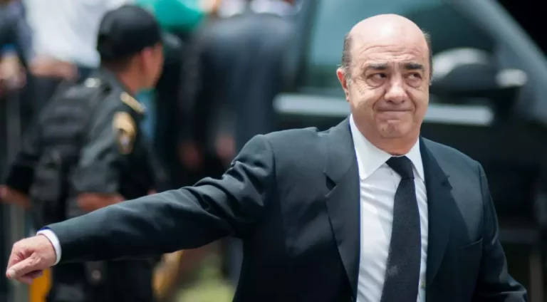 FGR pide 82 años de cárcel para Murillo Karam por caso Ayotzinapa