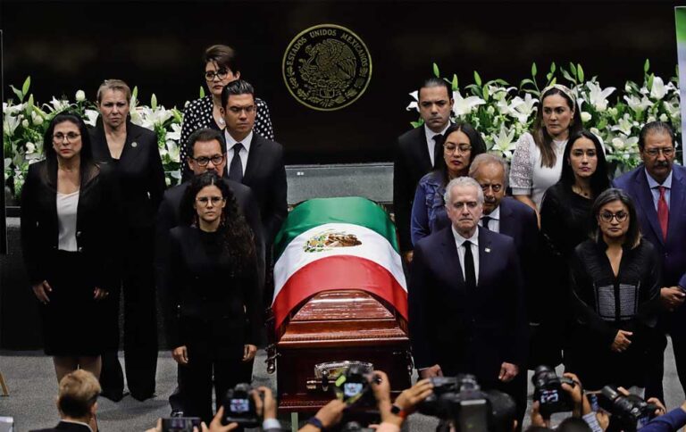 Último adiós a Muñoz Ledo en San Lázaro