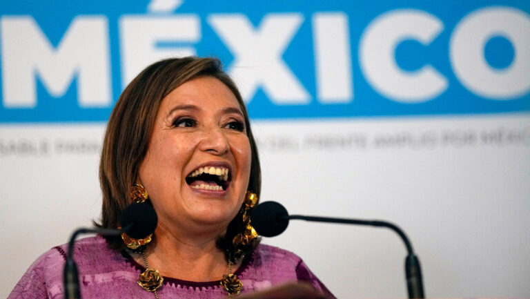 Xóchitl Gálvez denuncia a AMLO ante el INE por violencia política de género