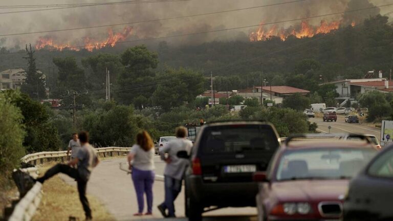 Incendios en la isla de Rodas Grecia, obligaron a evacuar a miles de turistas