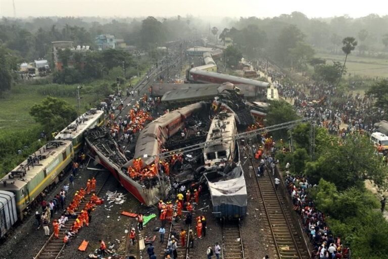 Error humano causó el accidente de tren con 288 muertos en la India