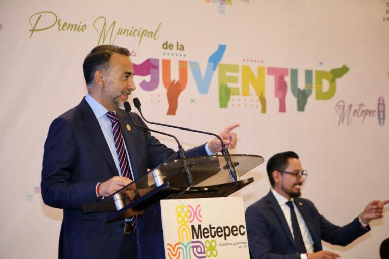 Metepec entrega Premio Municipal de la Juventud 2023 a jóvenes destacados del municipio