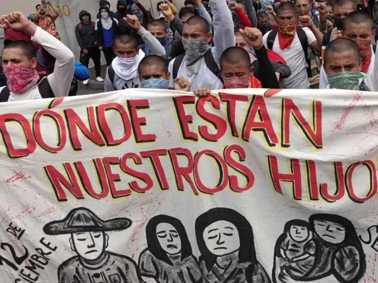 A nueve años de Ayotzinapa, padres de desaparecidos exigen justicia y respuestas