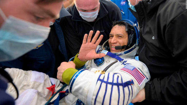 Frank Rubio, el astronauta hispano regresa a la tierra con nuevo récord, tras 371 días en el espacio