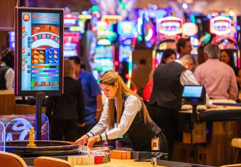 Las Vegas al filo de mega huelga, trabajadores de casinos exigen mejores condiciones laborales