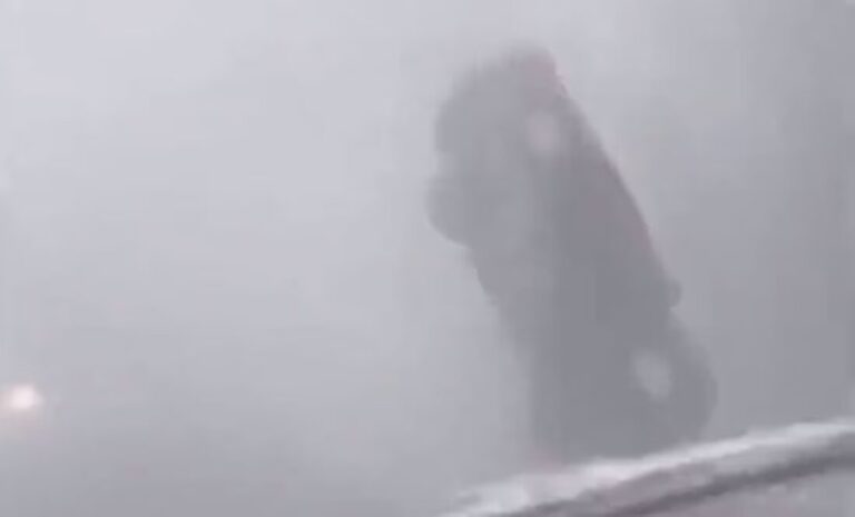 Tornado levanta a un auto en Carolina del Sur