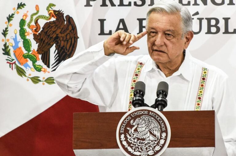 «Ningún maestro va a ganar menos de $16 mil pesos mensuales » AMLO