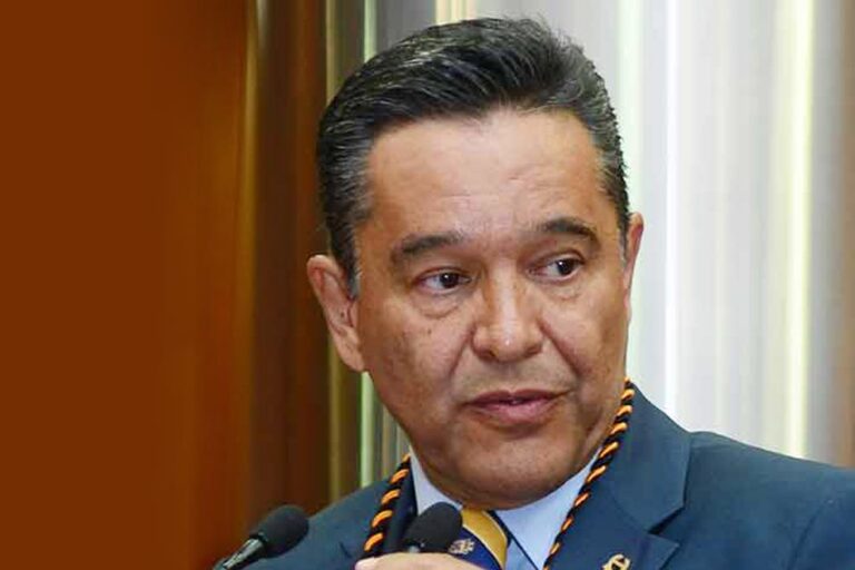 Raúl Contreras Bustamante, se perfila por la UNAM