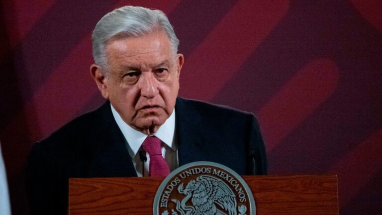 «Se les va hacer caso, pero es una violación a la libertad de expresión» AMLO