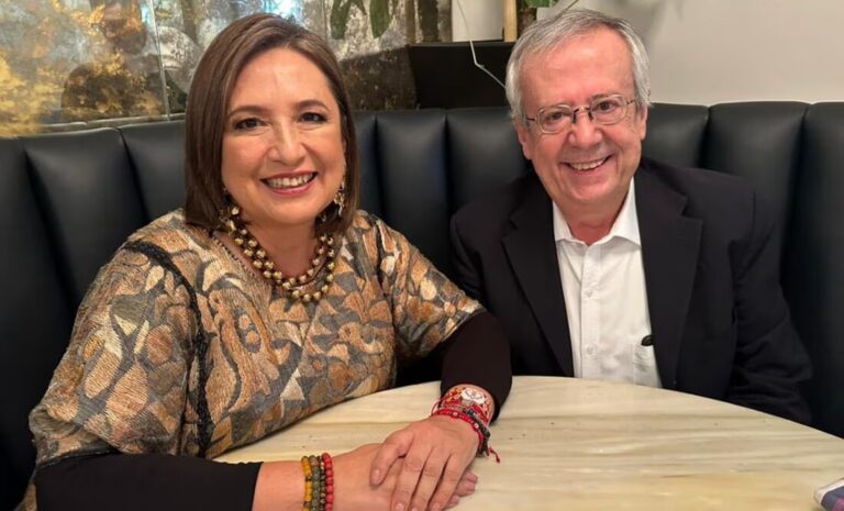 Carlos Urzua se une a frente amplio con Xochitl Galvez