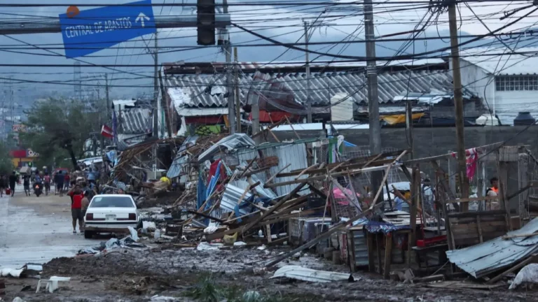 Senador Mancera pide exenciones fiscales para damnificados