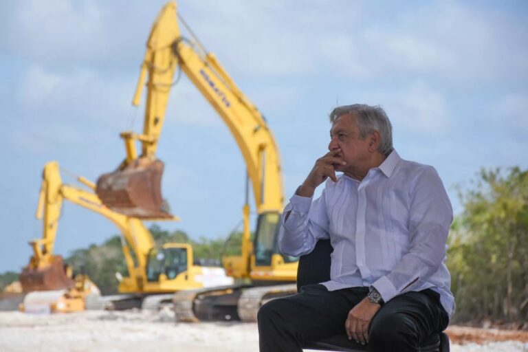 AMLO PONE PLAZOS PARA OBRAS PRIORITARIAS