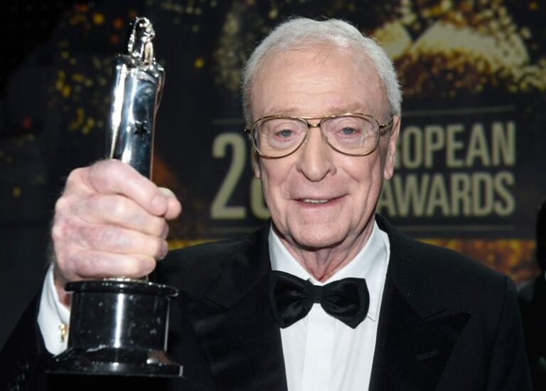 Michael Caine anuncia su retiro del séptimo arte