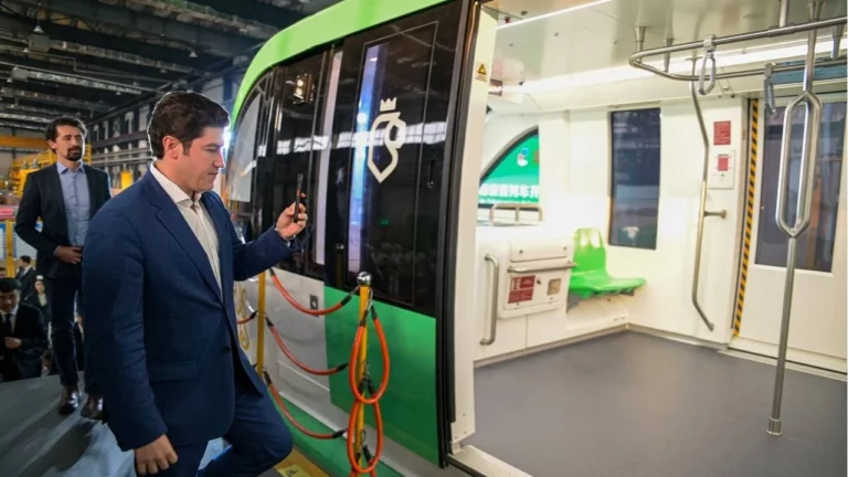 Samuel García de gira por China por una movilidad inteligente, verde y sustentable