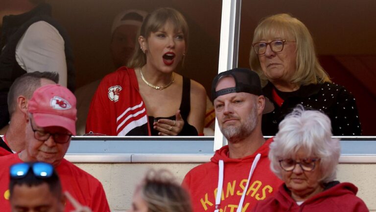 Taylor Swift fue captada de nuevo en el partido de Kansas City apoyando a Travis Kelce 