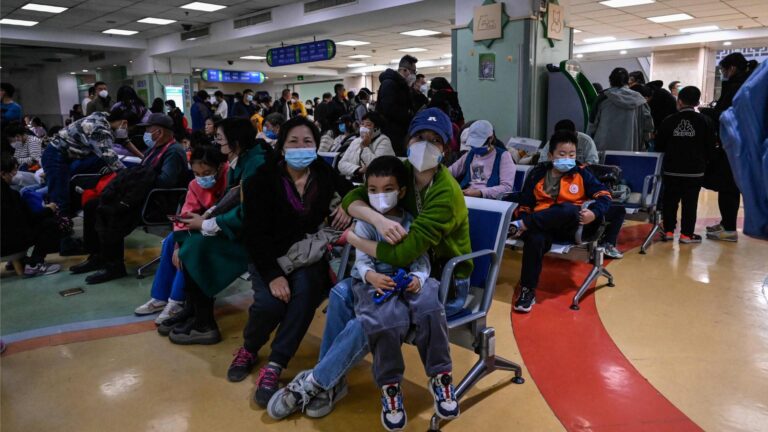 Colapsan hospitales en China por Neumonía infantil