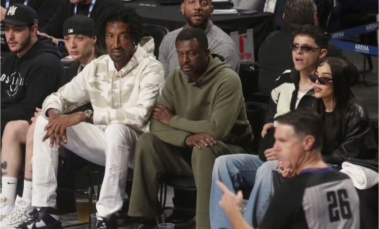 Peso Pluma disfrutó de partido de NBA junto a Scottie Pippen y Danna Paola