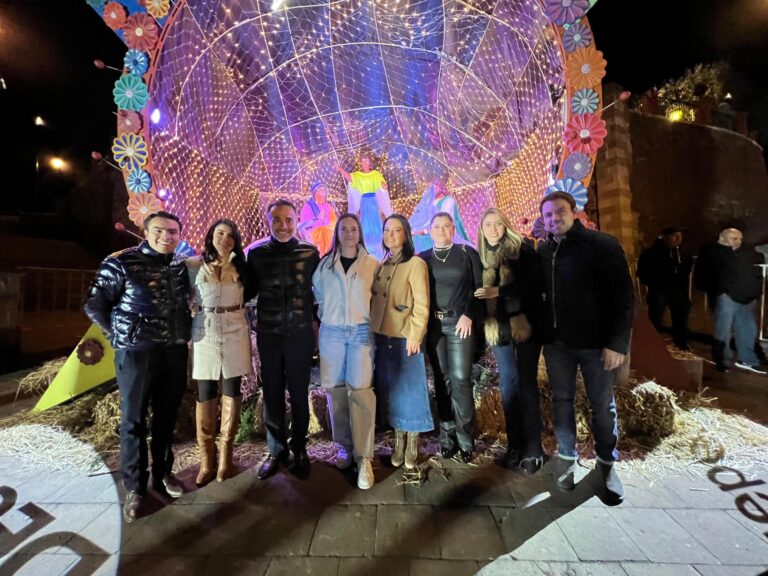 La navidad brilla en el corazón de la tierra de barro, Metepec celebra el adviento