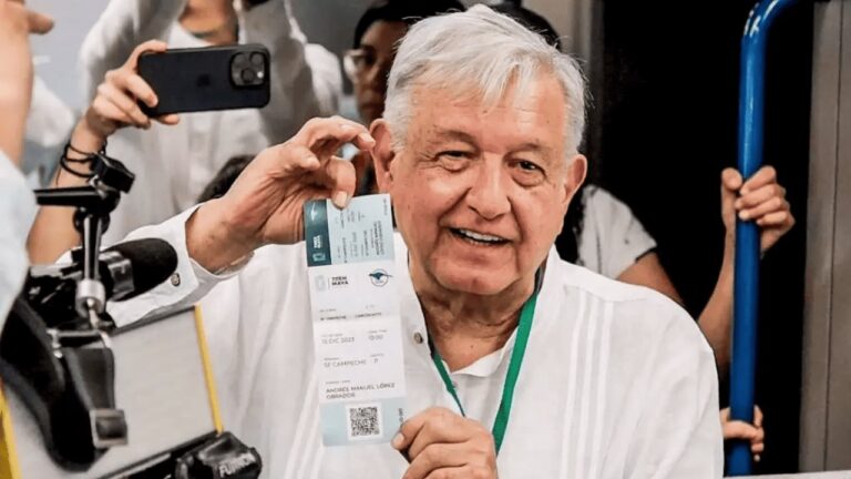 El supuesto boleto del Tren Maya utilizado por AMLO se vende en mil 800 pesos