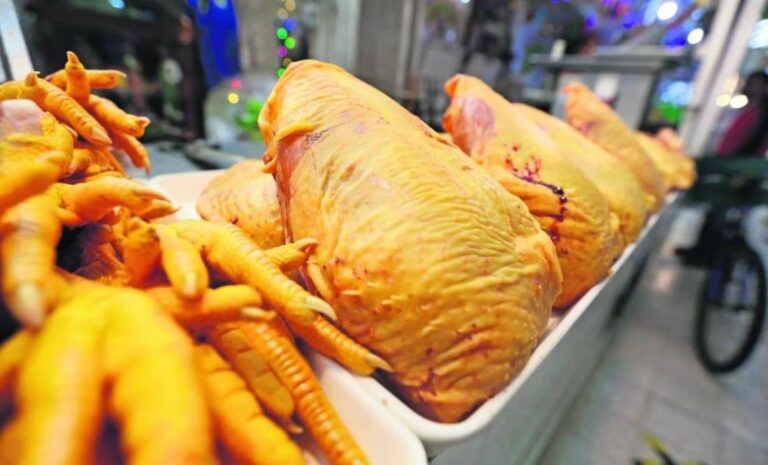 ¡Muy caro! Kilo de pechuga en Zinacantepec hasta $170 por extorsionadores de pollo