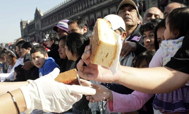 ¡Fórmate! Regalarán rosca y libros en el Zócalo por Día de Reyes