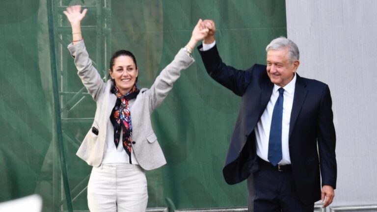 «No hay tuiteres en el poder» AMLO defiende a Sheinbaum