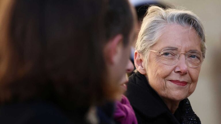 Dimite Elisabeth Borne, la primera ministra de Francia, la segunda mujer en encabezar el gobierno francés