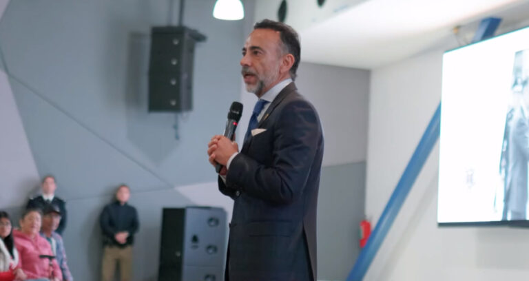 «Vale la pena servirle a tu gente y amar tu tierra» Fernando Flores