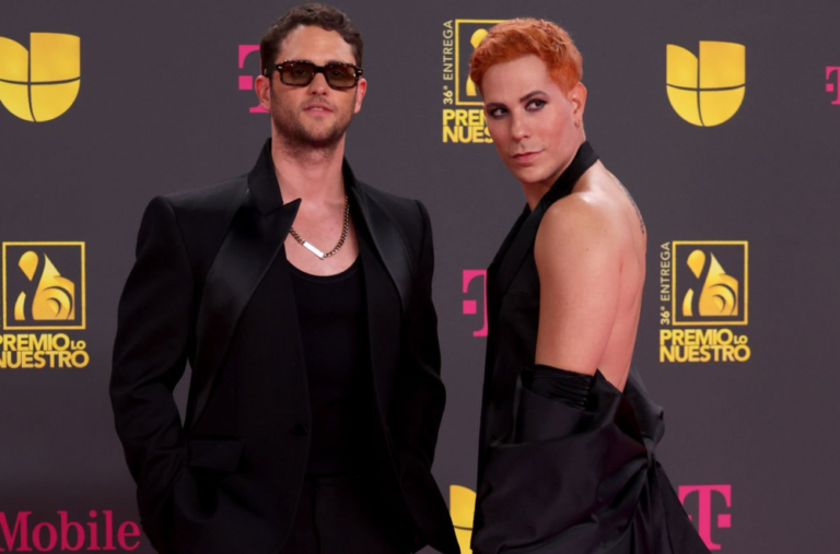 Dos integrantes de RBD no pueden ingresar a “Premios Lo Nuestro” debido a un error de logística