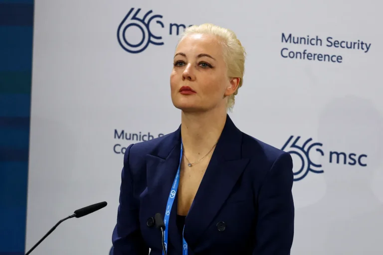 Esposa de Navalny pide a comunidad internacional condenar a Putin (video)