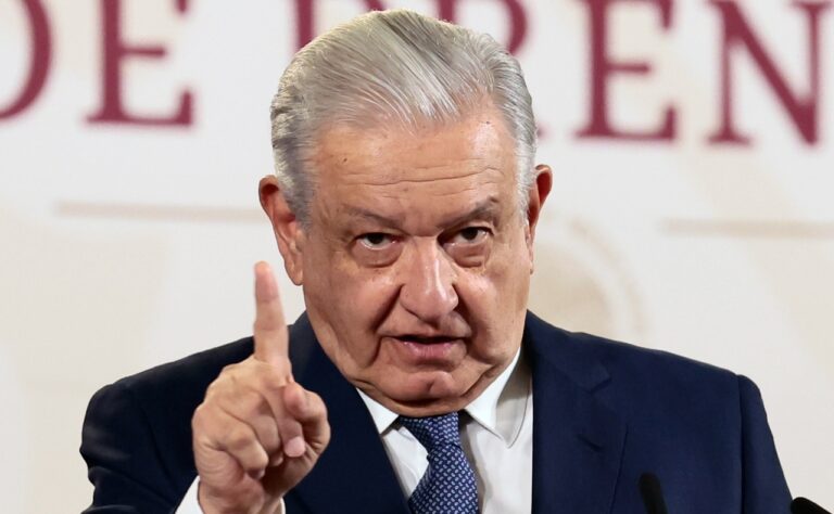 «YouTube está tomada por conservadores» AMLO se queja por que le bajaron contenido (video)