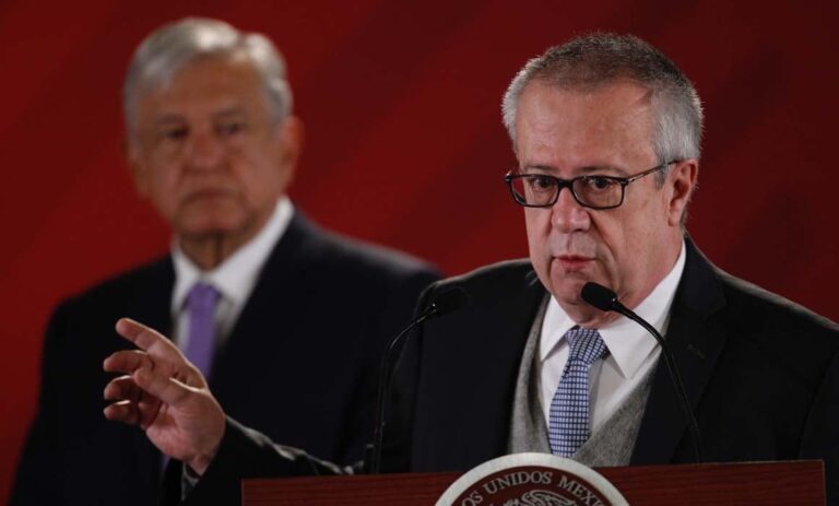 Dicen que me deben investigar por la muerte de Urzúa» AMLO 