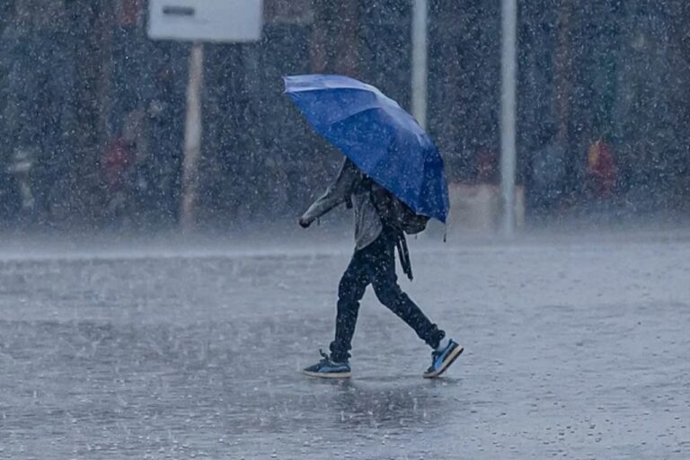 ¡Gracias Tláloc! Mexicanos reciben la primera lluvia del año