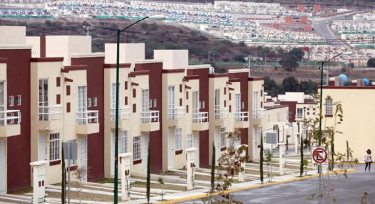 Si INFONAVIT construye, se edificarían 75,000 viviendas sociales al año, asegura Carlos Martínez Velázquez