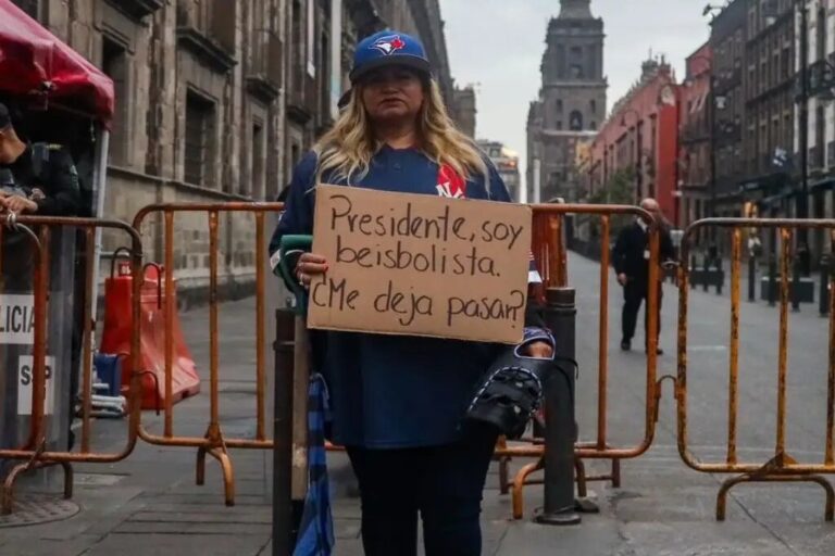 «¿Soy beisbolista, me deja entrar?» Ceci madre buscadora