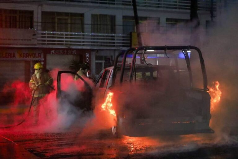 Policías estatales abaten a dos normalistas de Ayotzinapa